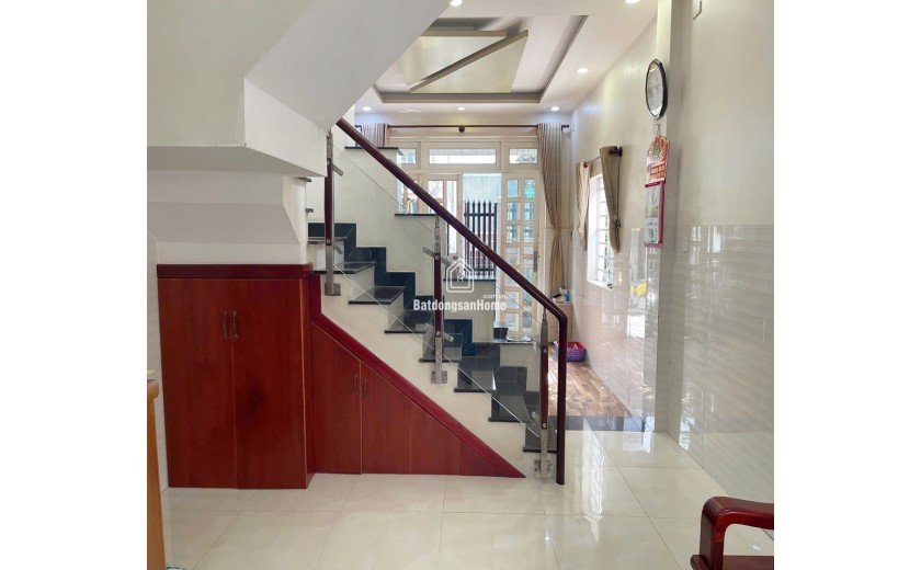 Bán Nhà Lã Xuân Oai, 56m2 x 2 Tầng 3 PN, HXH, Chỉ 4 tỷ 5